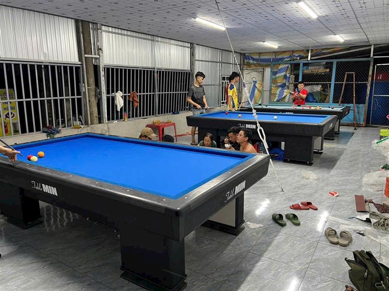 Bàn min mới 100%